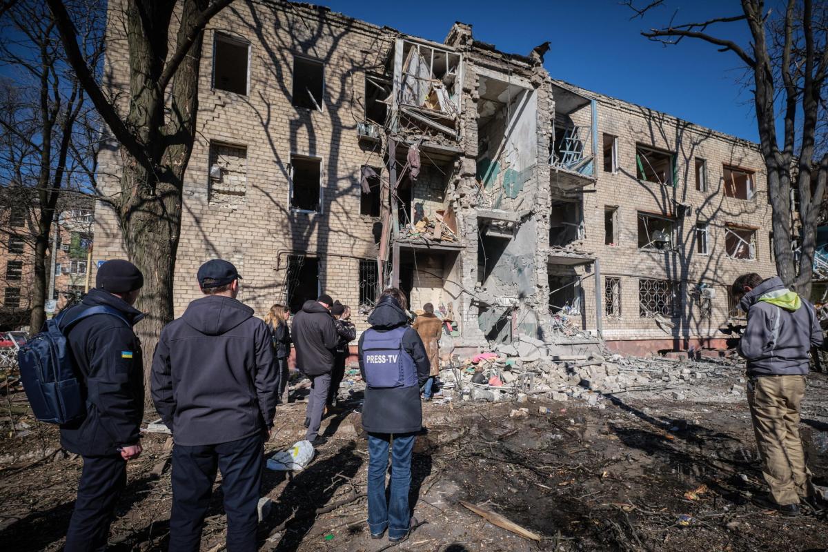 Bombardamenti russi su una scuola a Kramatorsk in Ucraina e a Zapor…