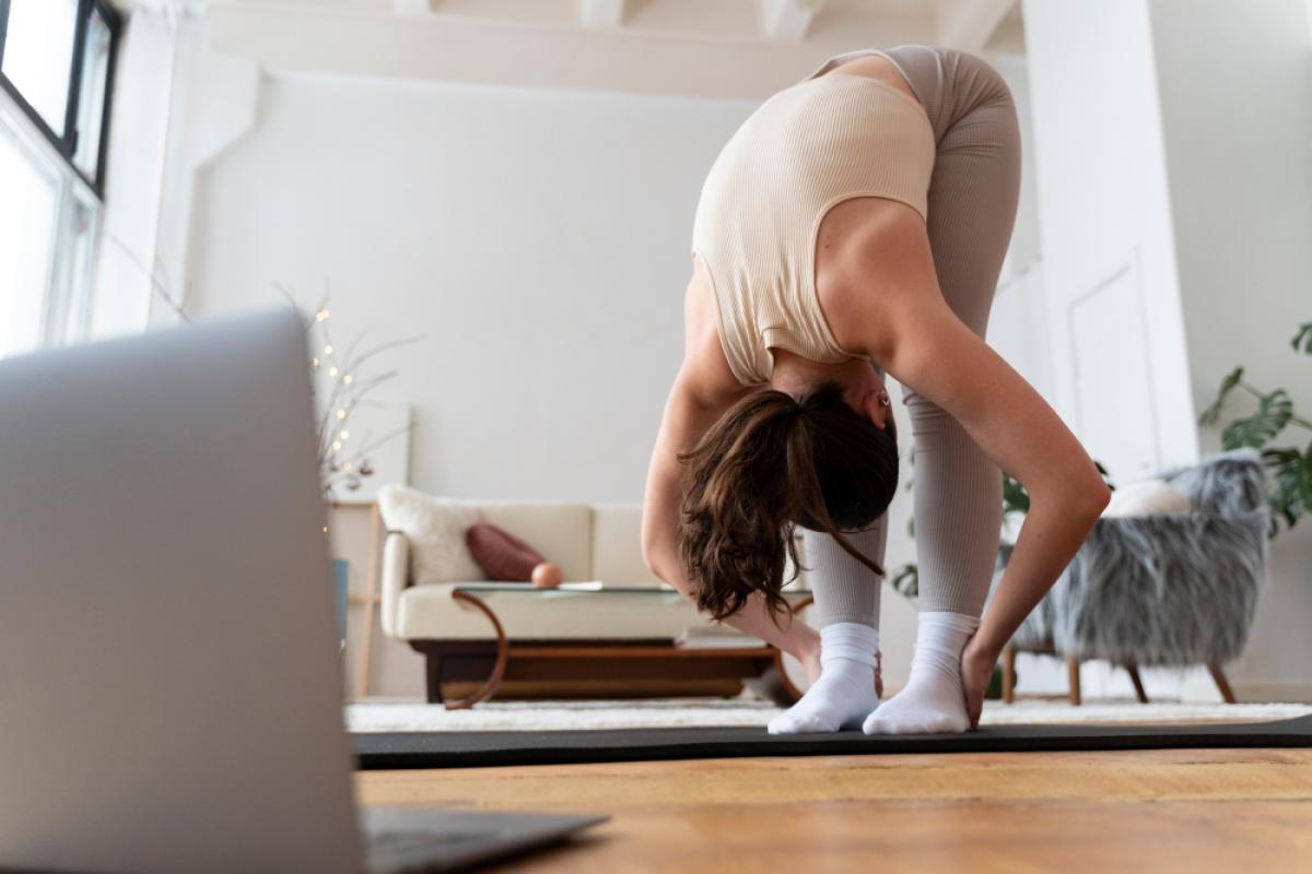 Come si fa yoga per principianti a casa: i tre esercizi da provare subito   