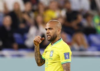 Dani Alves accusato di violenza sessuale in discoteca: lui nega, la Polizia indaga