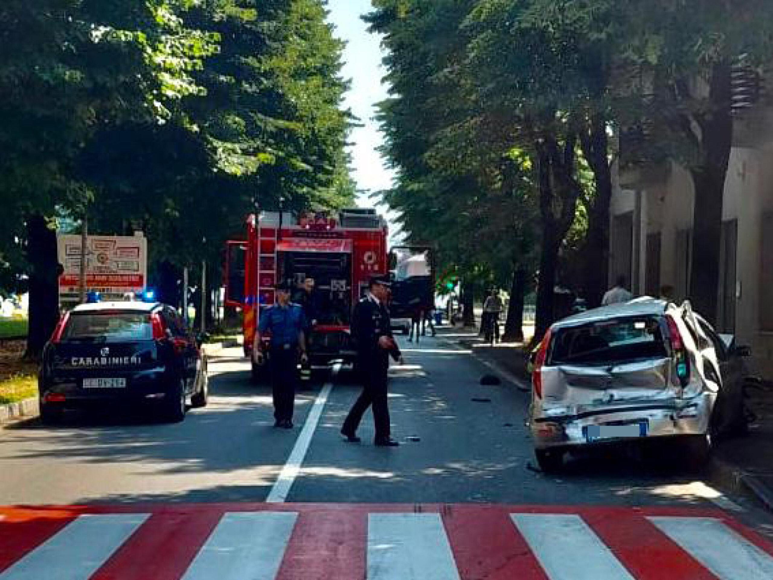 Monza, sparatoria in pieno giorno a Seregno: commando assalta un uomo in strada. È grave