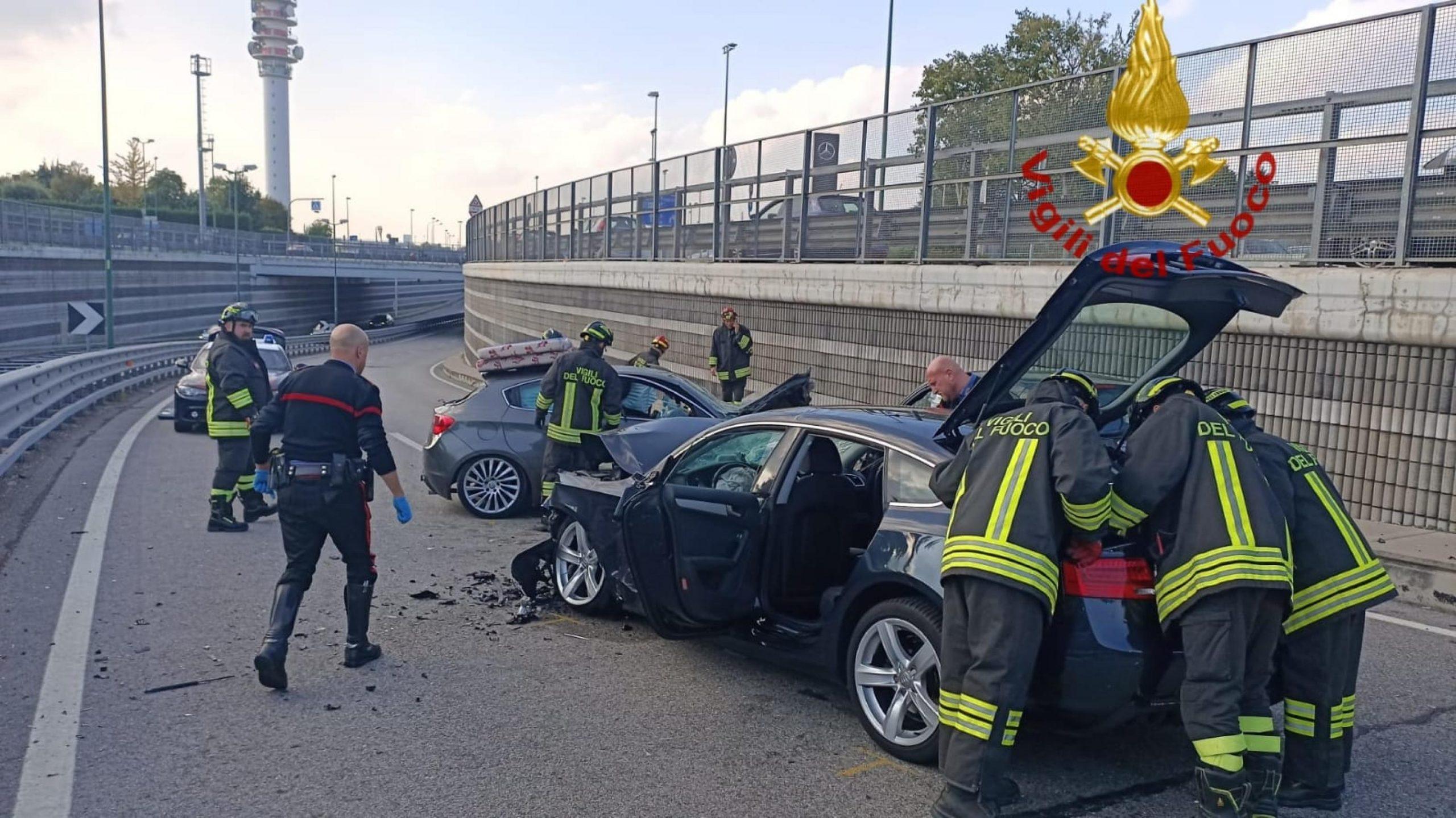 Tragico incidente a Pistoia, scontro frontale tra due auto. Vittima un 20enne