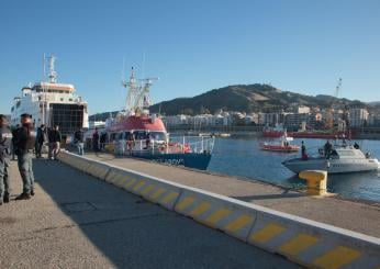 Incendio al porto di Reggio Calabria, distrutta nave dell’Universit…