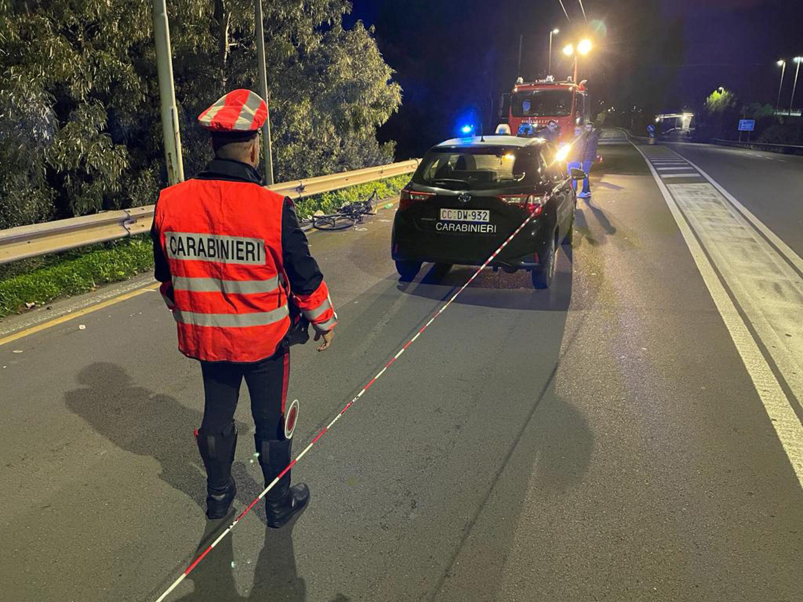 Udine, ciclista viene travolto a Faedis, cade nel fossato e perde la vita