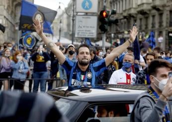 Inter-Milan, tifosi nerazzurri in Piazza Duomo nel pomeriggio | VIDEO