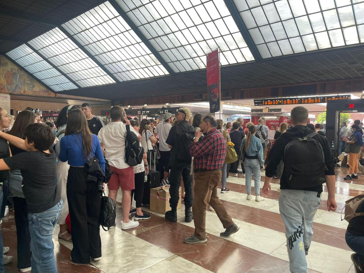 Roma, tentata rapina al McDonald della stazione Tiburtina: fermato …