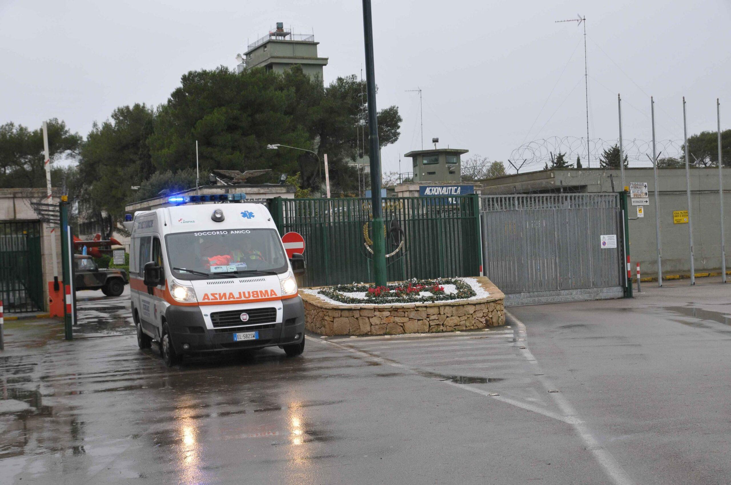 Lecce, 25enne trovata impiccata con una sciarpa da stadio in casa sua: ipotesi femminicidio