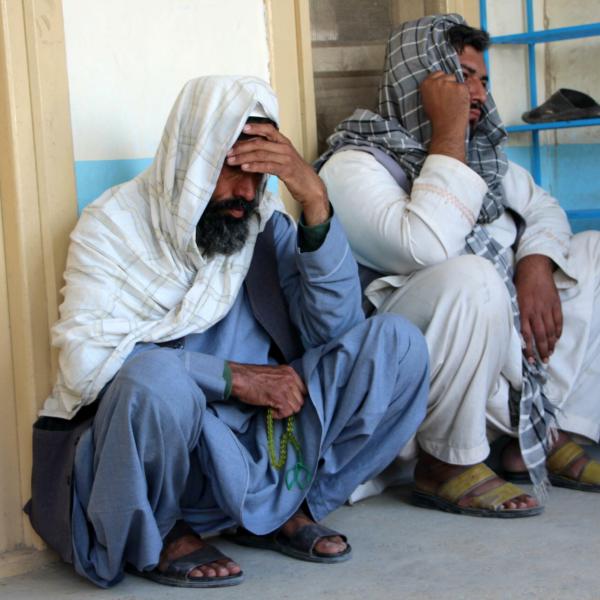 Afghanistan, attacco suicida davanti ad una banca a Kandahar: almeno 20 morti