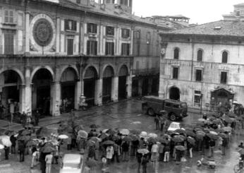 Cos’è successo a piazza della Loggia a Brescia? Dallo scoppio della bomba al processo ai responsabili: la ricostruzione della strage 50 anni dopo