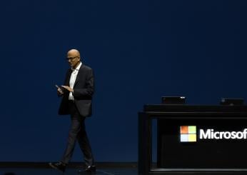 Chi è Satya Nadella? Età, stipendio, origini, moglie e figli del Ceo di Microsoft. Bill Gates: “È umile, lungimirante e pragmatico”