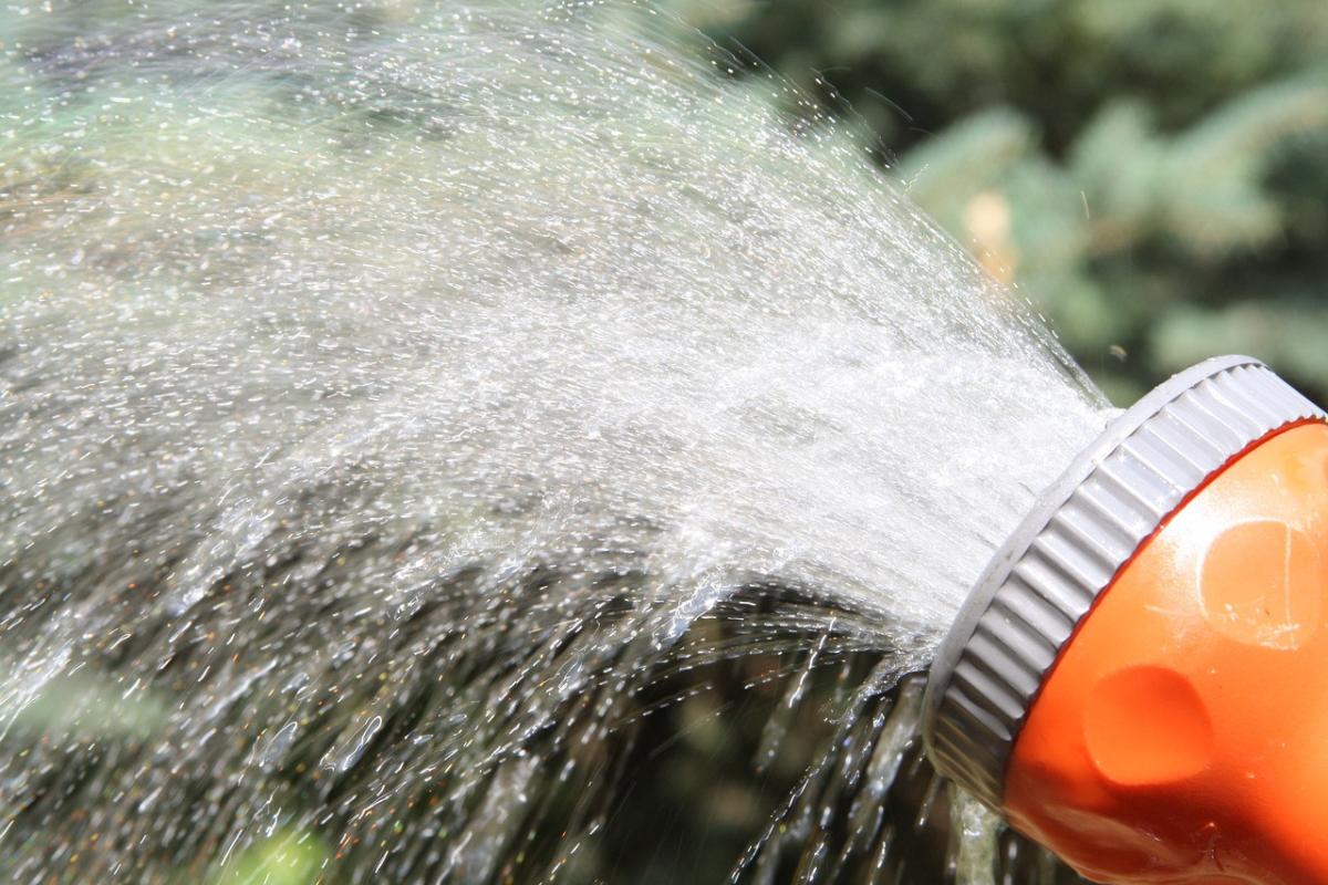 Acqua dal terrazzo del vicino: come difendersi e quali sono le condotte illecite