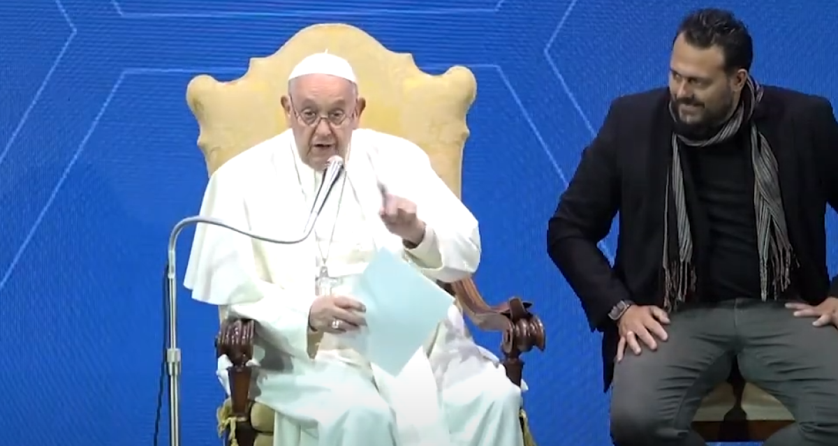 Frase di Papa Francesco sui gay, ha detto davvero: “C’è troppa frociaggine”? È caccia al video del discorso ma non esiste