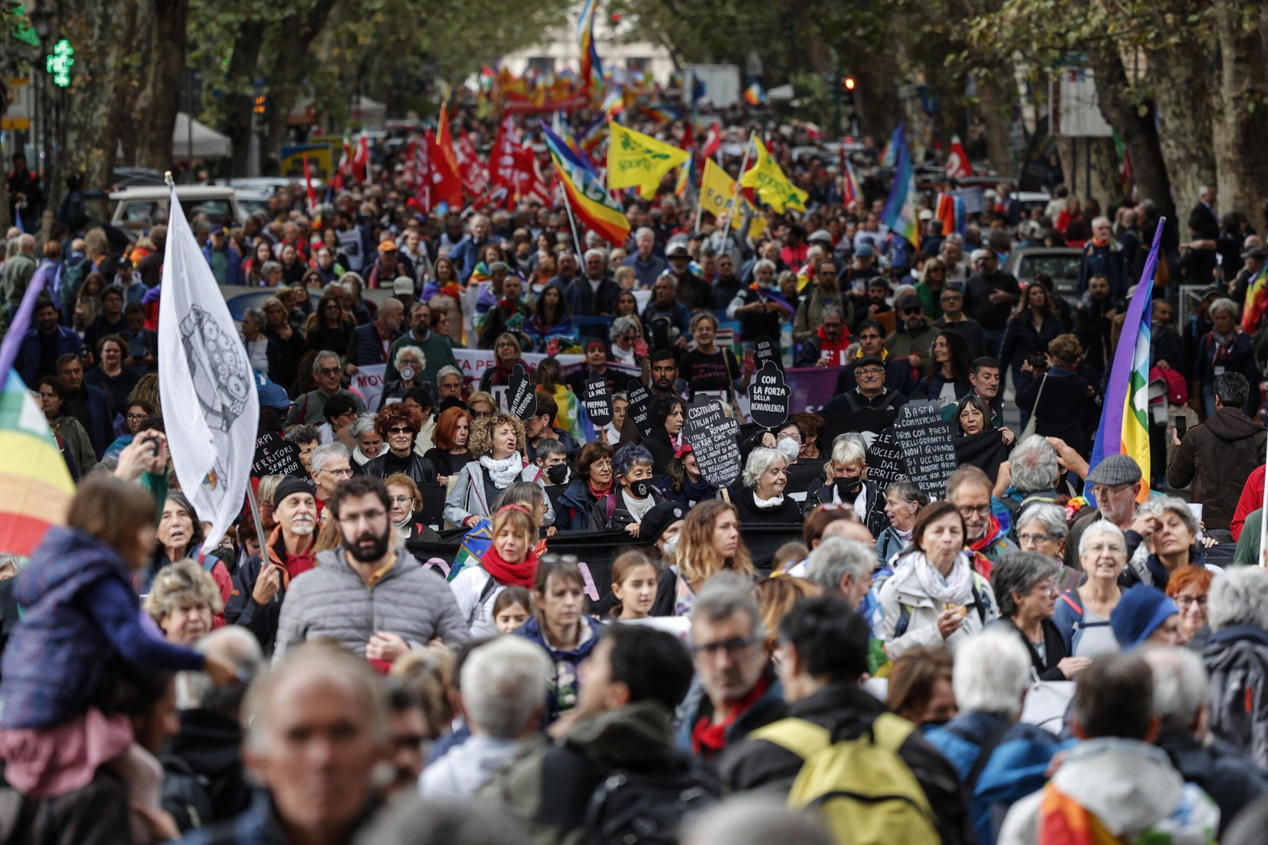 Reddito di cittadinanza, le associazioni scendono in piazza contro il governo: il 27 maggio 2023 manifestazione a Roma