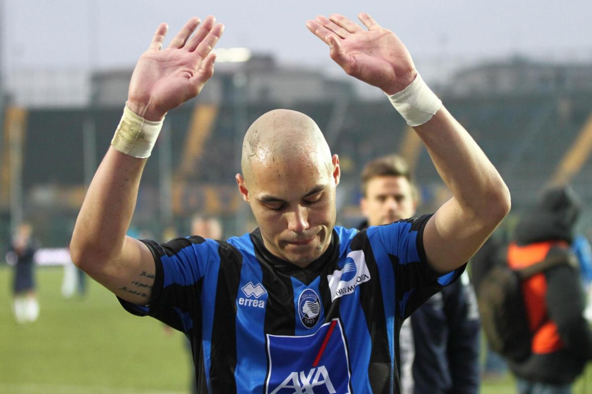 Benalouane tira un pugno in faccia a un tifoso del Piacenza