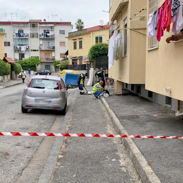 Napoli, incidente in via Argine stamattina: tir travolge una donna, morta sul colpo