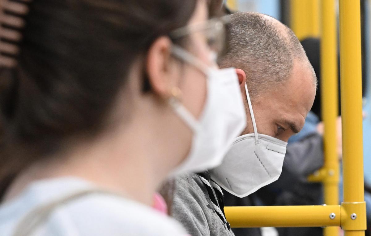 Hong Kong, braccialetto elettronico per chi è in quarantena COVID