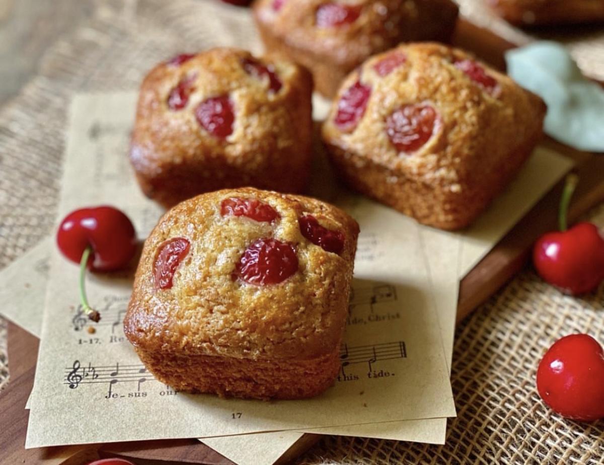 Muffin integrali yogurt e ciliegie