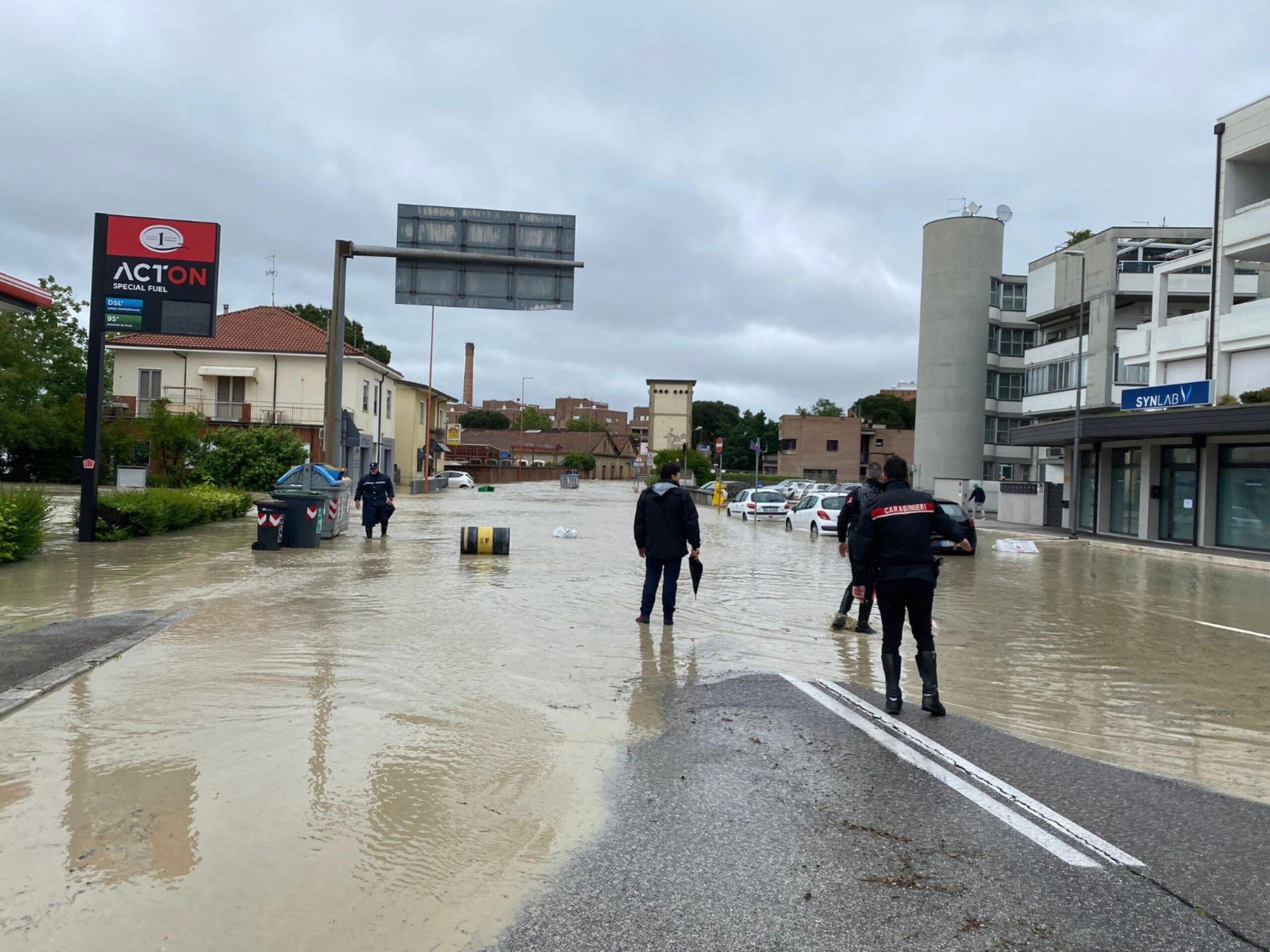 Maltempo, Cesena sott’acqua: esonda il fiume Savio. Allagata anche la sede della Croce Rossa