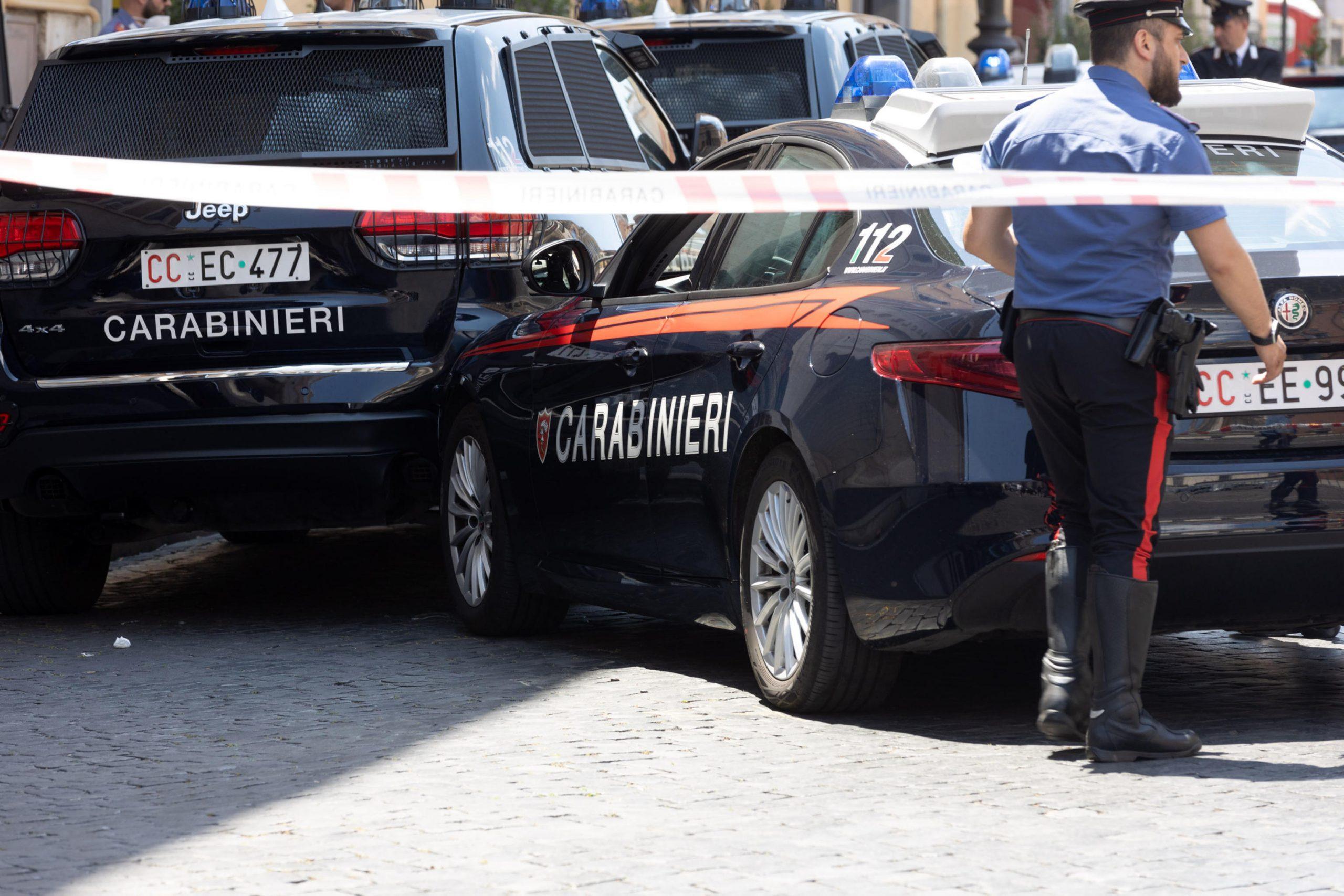 Napoli, professore trovato senza vita nel cortile interno della scuola: si indaga per omicidio