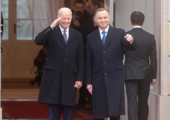 Joe Biden in Polonia, il presidente Usa accolto a Varsavia: “Kiev resiste orgogliosamente e continua ad essere libera”