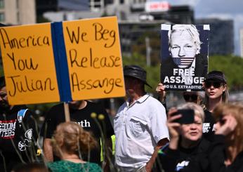 Chi è Julian Assange e cosa ha fatto? Dalla fondazione di WikiLeaks ad oggi