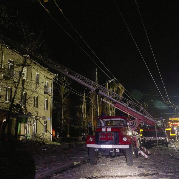 Guerra in Ucraina, attacchi russi contro Kharkiv: quattro morti e dodici feriti. Cede diga in Russia, evacuate 3mila persone