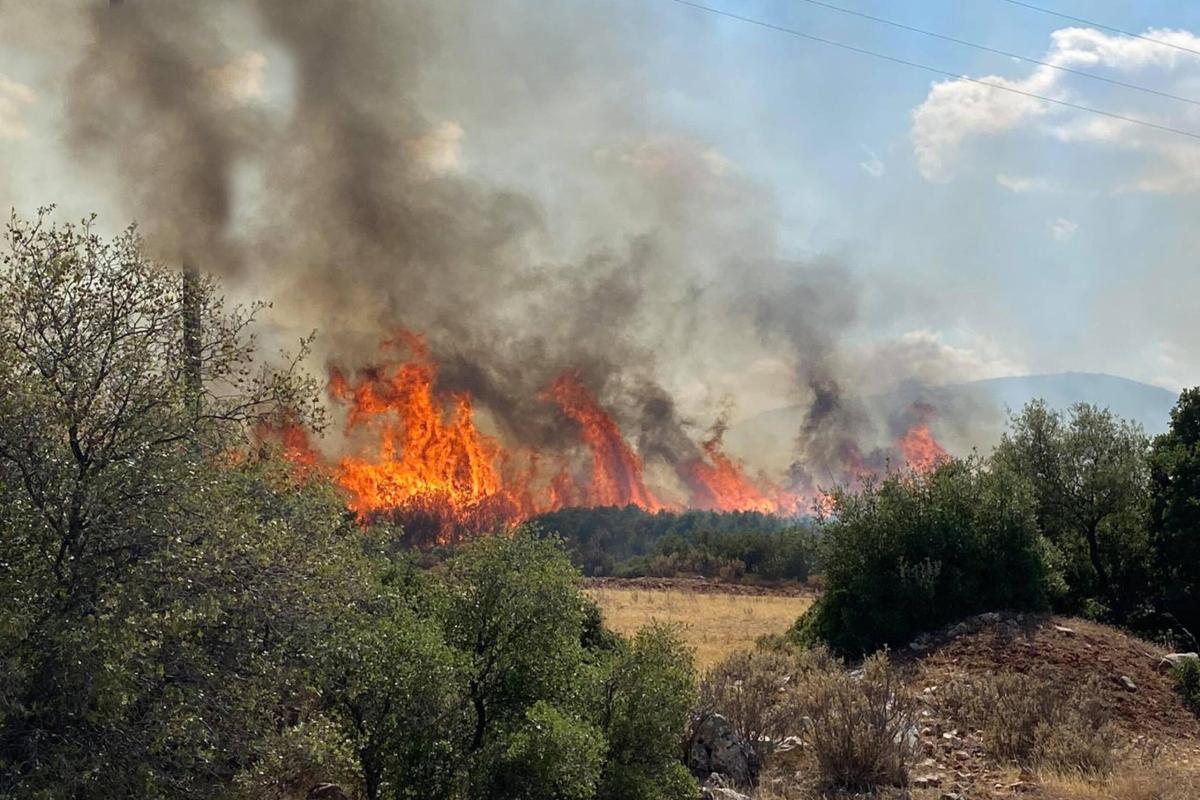 Grecia, 64 incendi in 24 ore: un morto