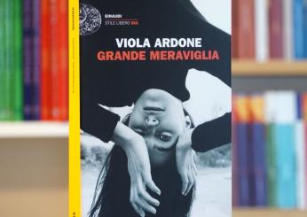 Viola Ardone, scrittrice italiana, dalla parte dei deboli con “Grande Meraviglia”. E uno slang tutto nuovo