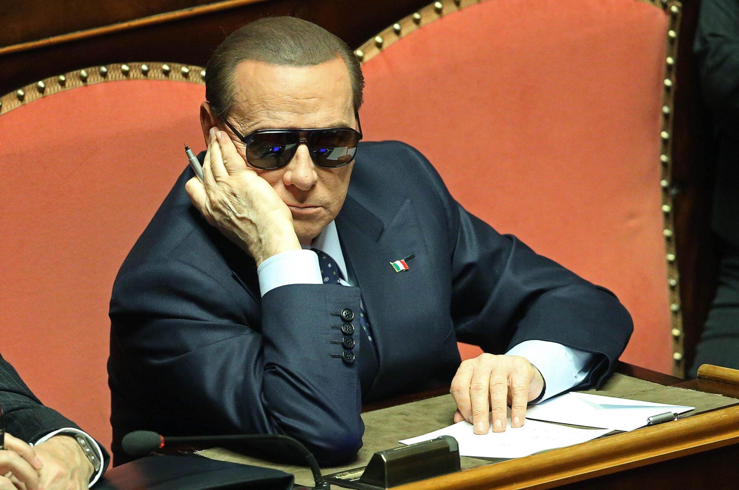 Cos’è l’uveite, l’infiammazione agli occhi avuta da Berlusconi