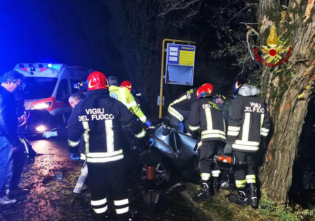 Incidente stradale nel Tarantino, auto contro furgone: morte tre do…