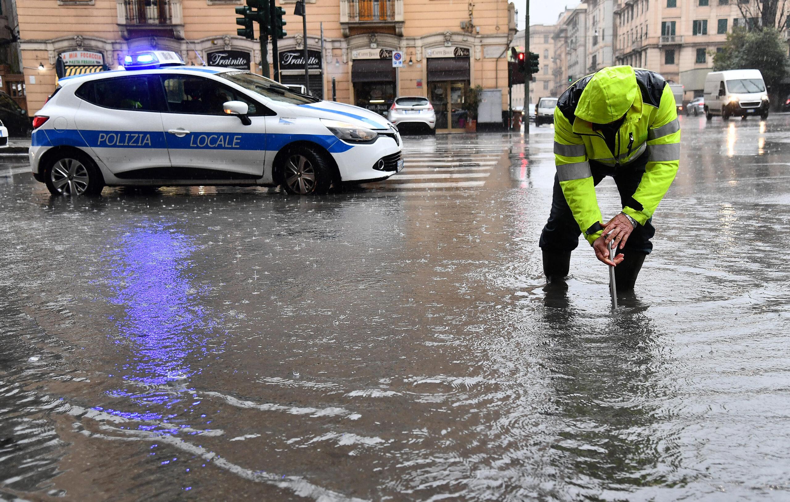 Genova, allagamenti in corso Europa dopo il maltempo di oggi