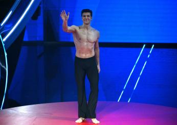 Roberto Bolle a Sanremo 2024 balla per la prima volta in tv la coreografia “Bolero”