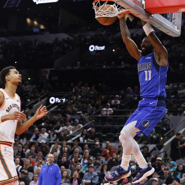 NBA, 48 punti per Irving e rimonta dei Mavs con Houston