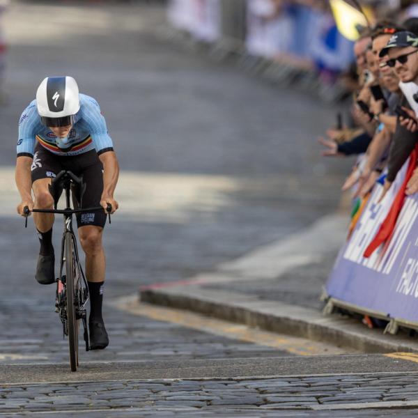 Vuelta a España, Caruso su Evenepoel: “Come stare dietro a uno scooter”