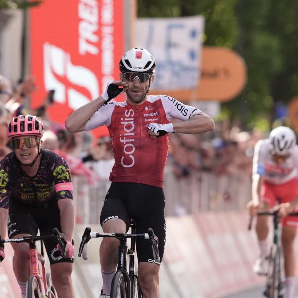 Giro d’Italia 2024, a Lucca va in porto la fuga: vittoria di Benjamin Thomas