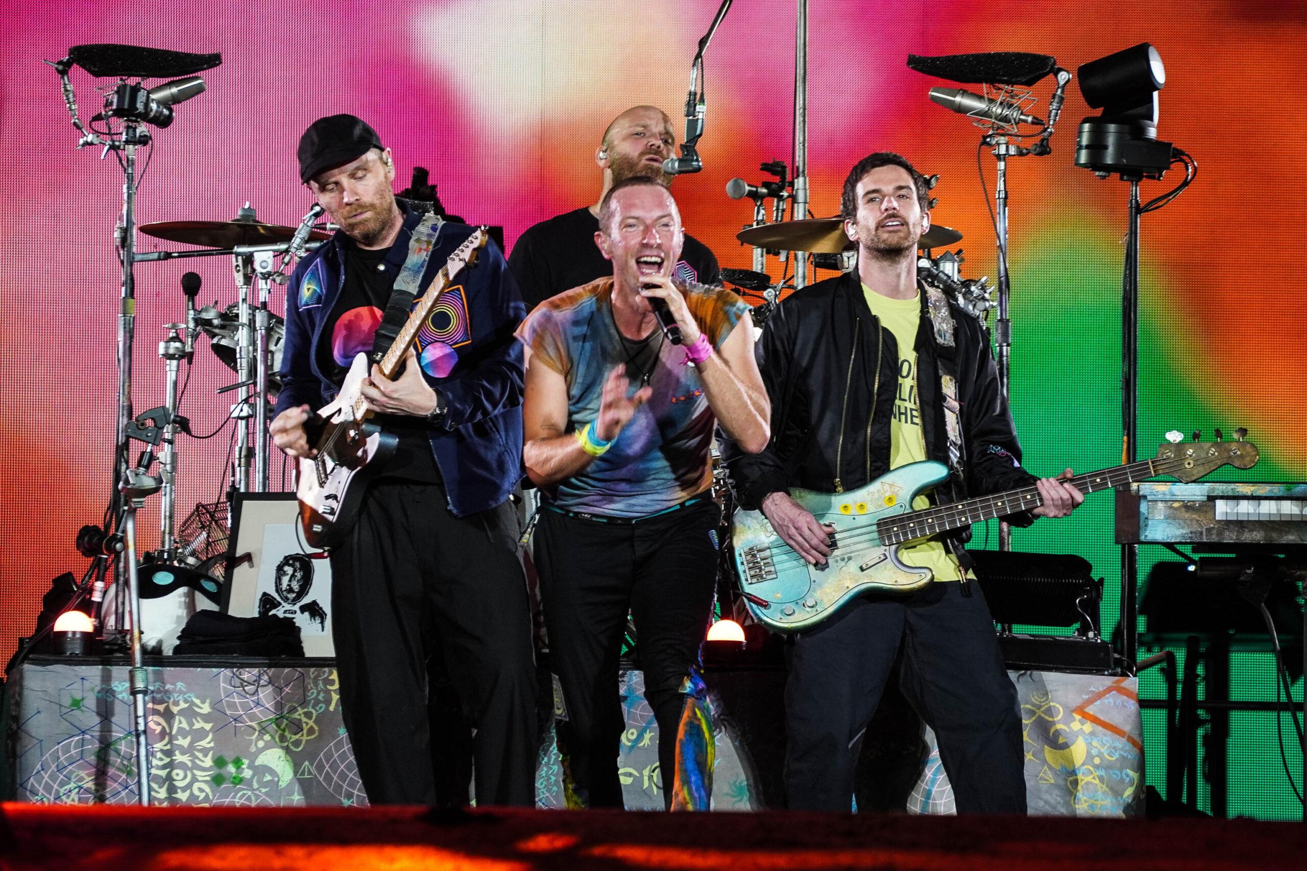 Sanremo 2024, Coldplay super ospiti all’Ariston: l’indiscrezione