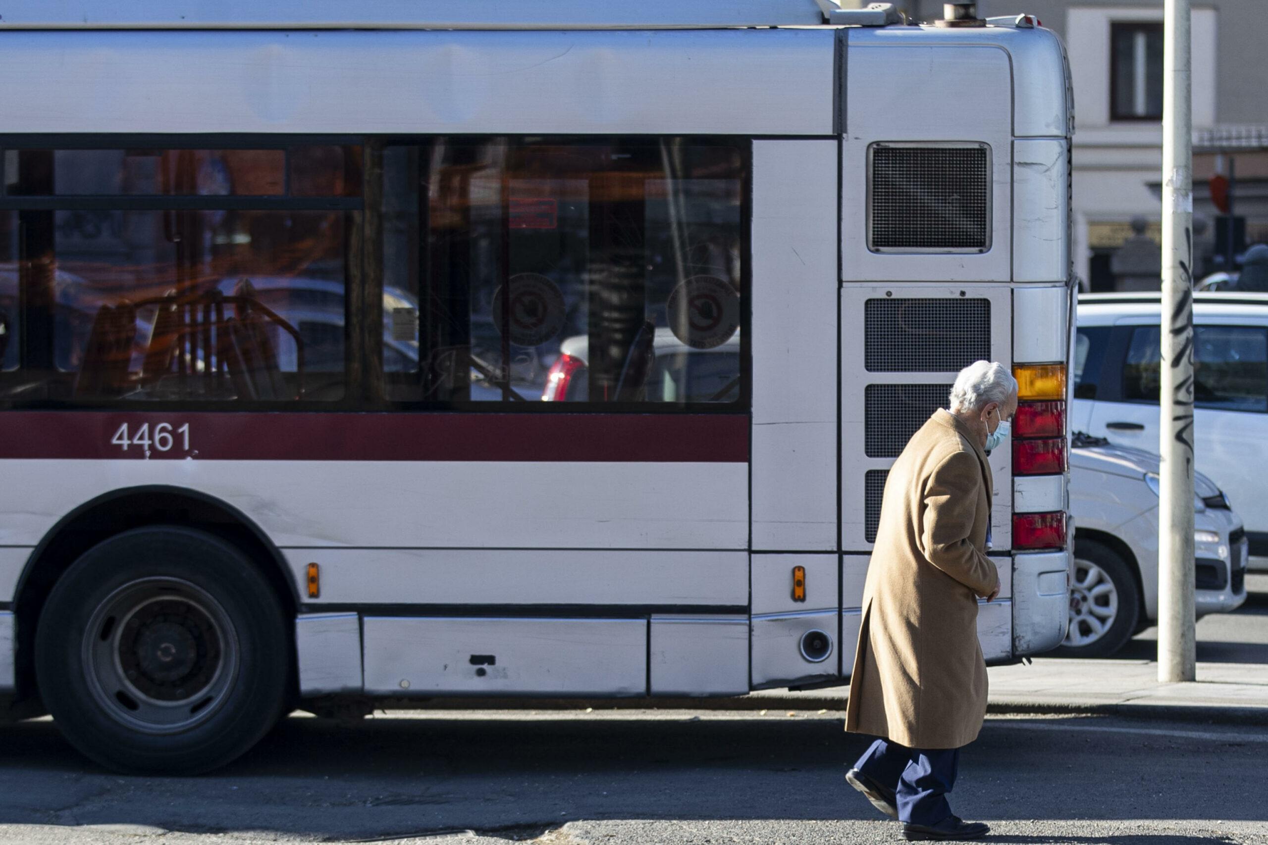 Roma, trasporti pubblici 31 dicembre 2023 e 1 gennaio 2024: orari mezzi Atac