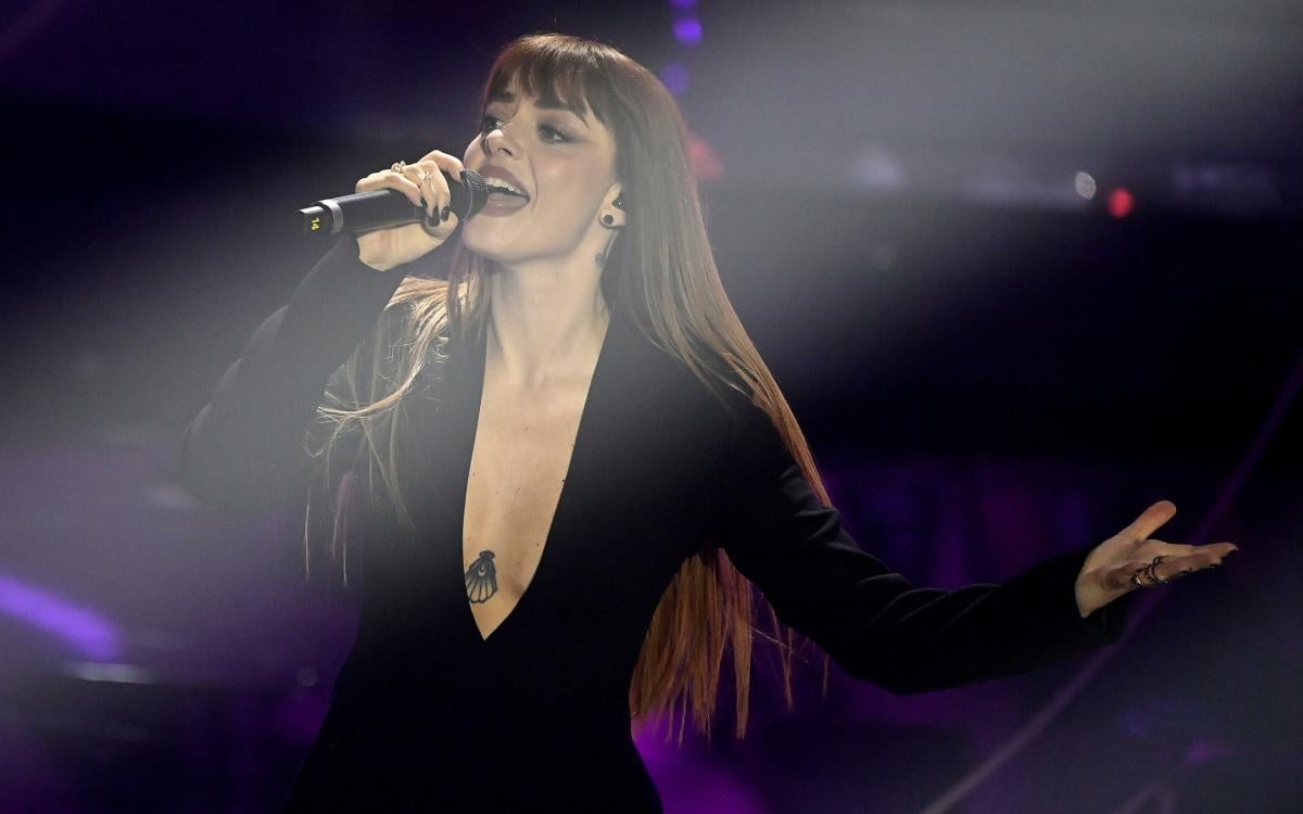 Sanremo 2024, Teresa Mannino scherza: “Annalisa è incinta?” e Amadeus risponde “Che ne so” | VIDEO