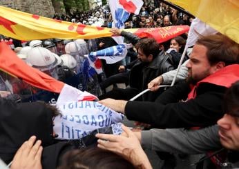 Turchia, scontri tra manifestanti e polizia durante il corteo del Primo Maggio ad Istanbul: oltre 200 arresti | VIDEO