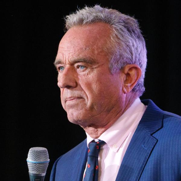 Elezioni Usa 2024, Robert Kennedy jr pensa al ritiro: probabilmente sosterrà Trump | VIDEO