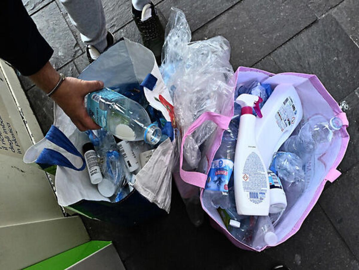 Bonus anti plastica 2024, contributi di 10mila euro per il passaggio al compostabile: come fare domanda