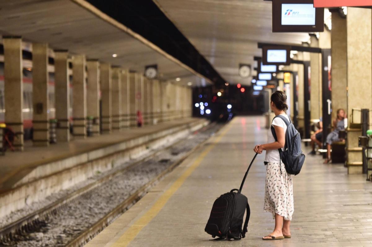 Firenze, treno deraglia a Santa Maria Novella. Forti ritardi alla c…