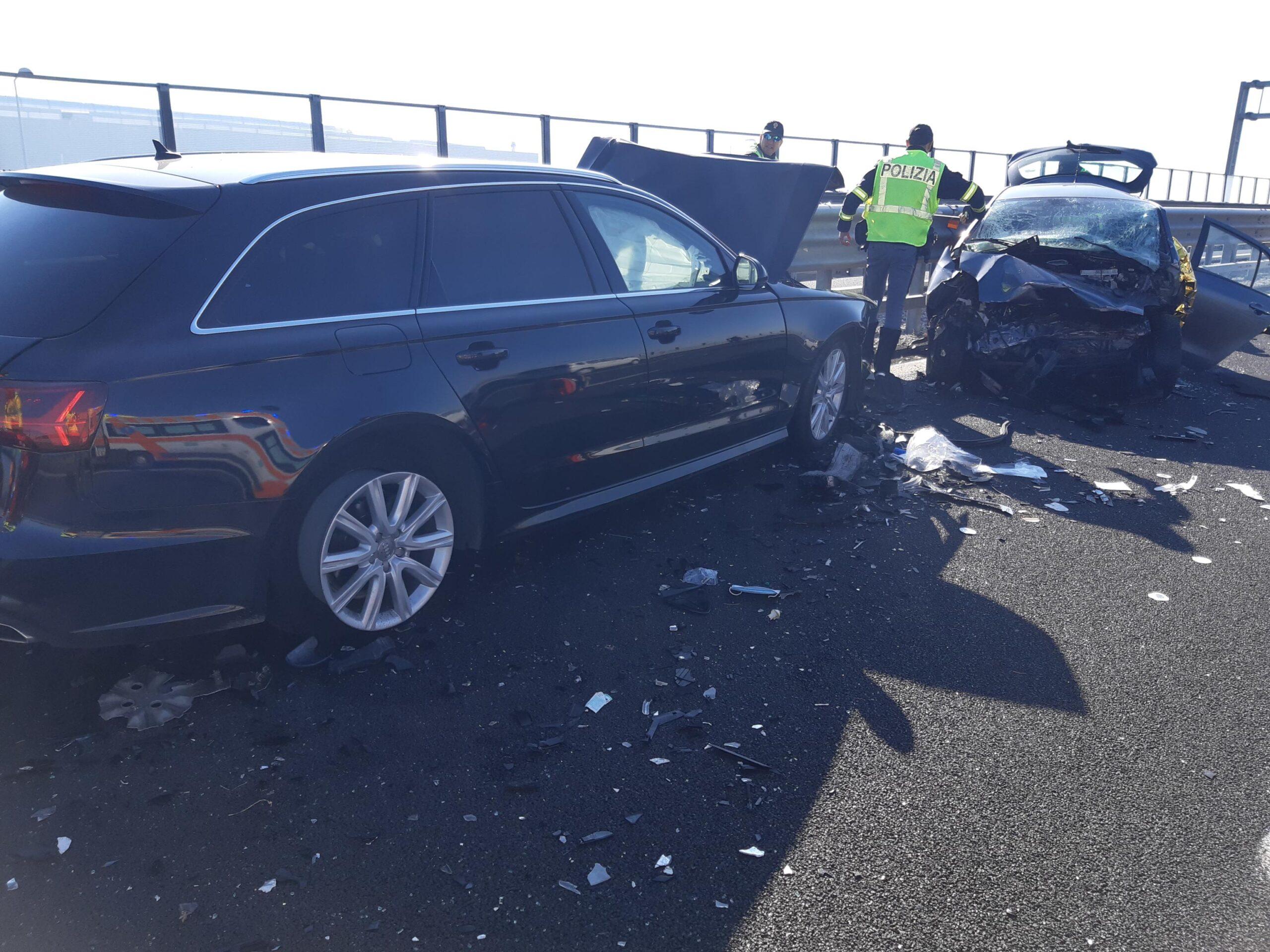 Incidente A24: 23enne guida contromano, tragedia sfiorata