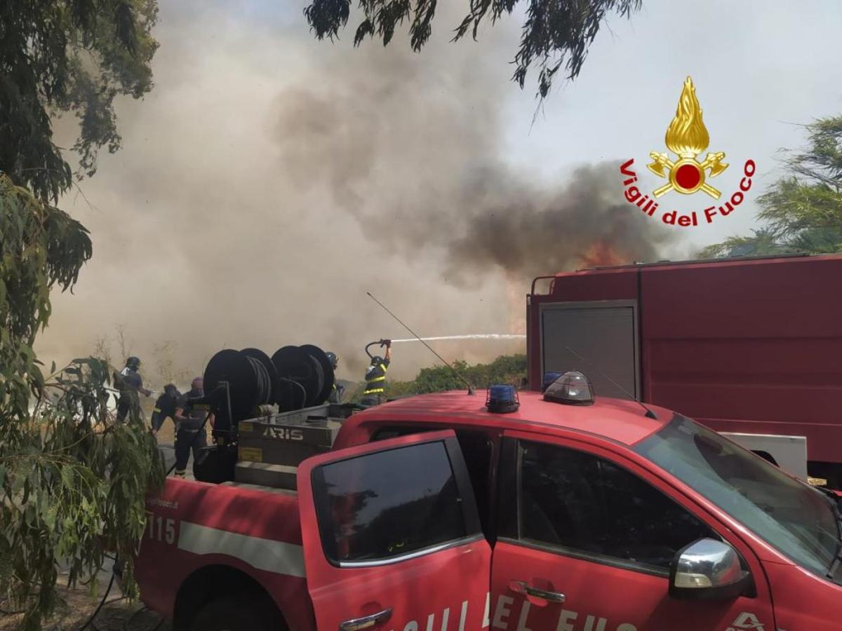 Oristano, incendio tra Bosa e Macomer oggi 30 ottobre 2023: auto in…