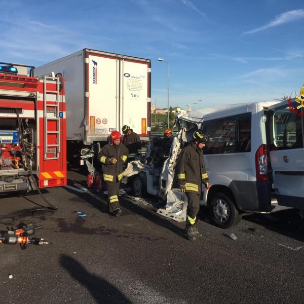 Chi è l’uomo di 40 anni morto in un incidente stradale sull’A4 all’altezza di Trieste: fatale lo scontro con un camion