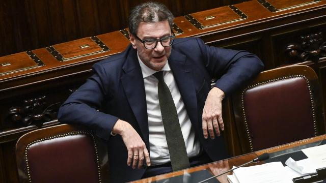 Manovra 2025, il via libera al Senato fa infuriare le opposizioni: “Solo mancette, nulla per Comuni e lavoratori”