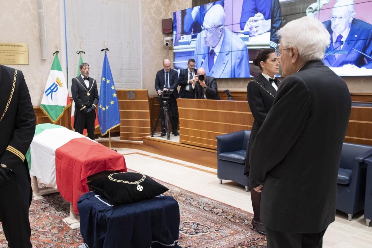 Giorgio Napolitano, Camera ardente al Senato: l’arrivo del presiden…