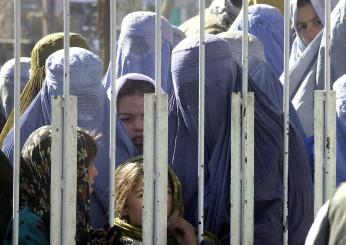 Diritti delle donne in Afghanistan: tra lapidazione e crisi umanitaria, Riccardo Noury (Amnesty): “E’ un’apartheid di genere. Comunità internazionale colpevole di indifferenza”