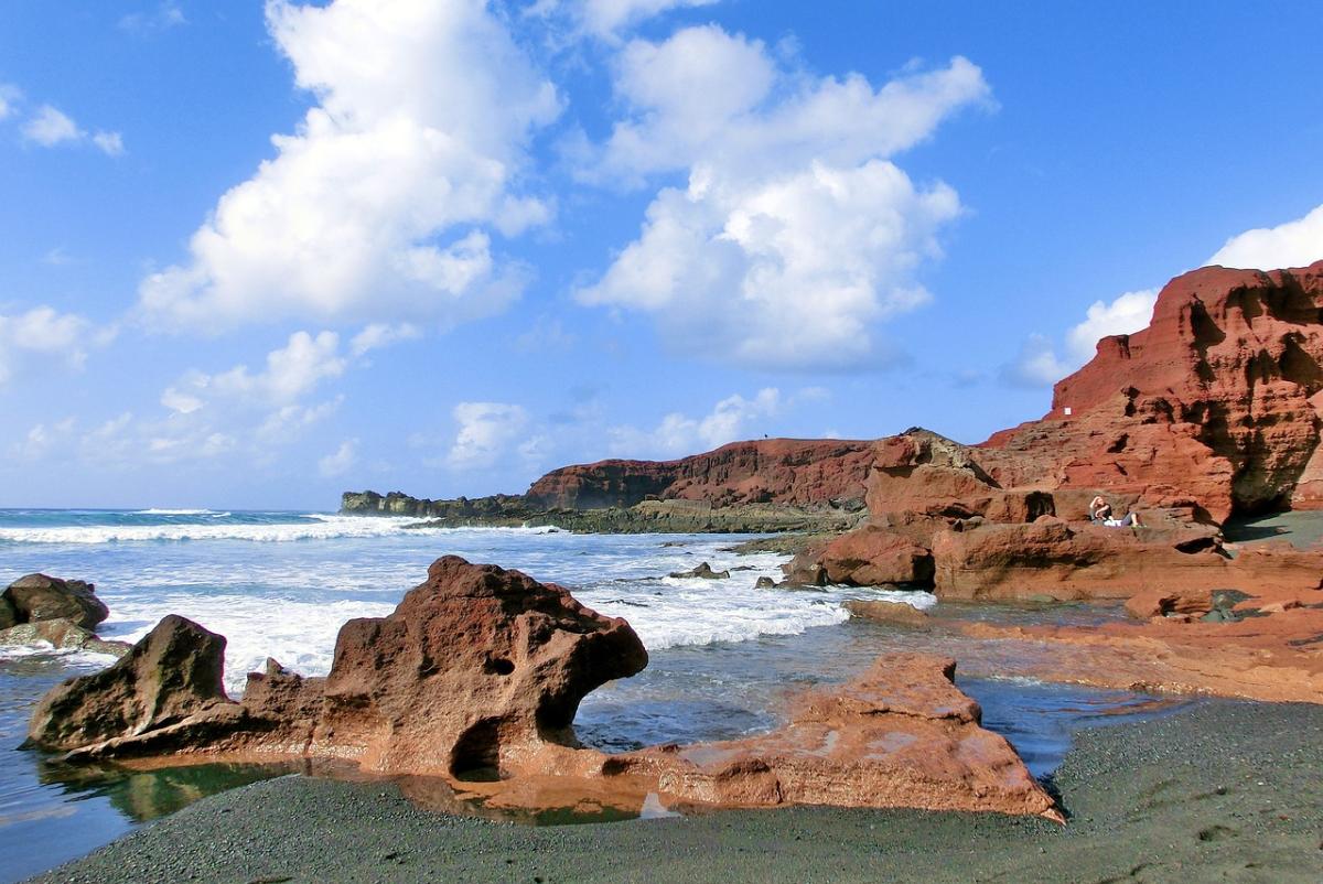 Quali sono le migliori spiagge di Lanzarote: l’elenco delle più belle