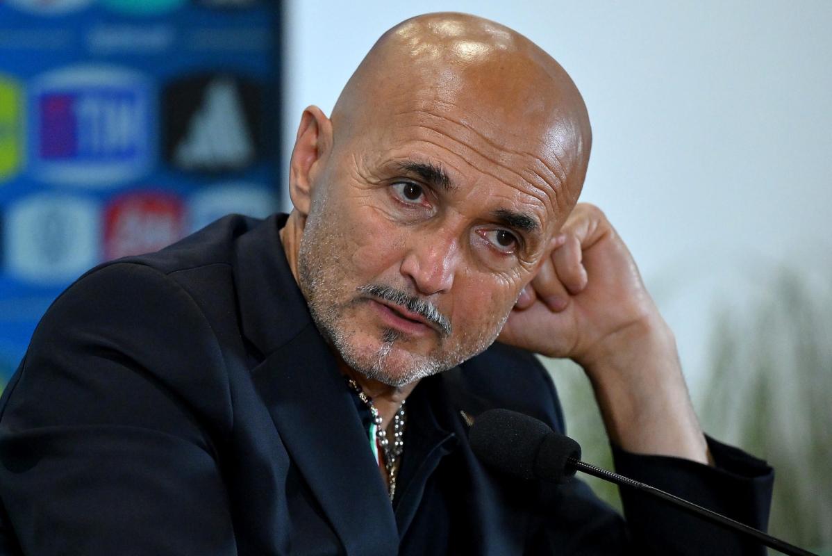 “Molti israeliani non vogliono la guerra”: Spalletti è andato in fuorigioco? Quando la Nazionale e la società civile parlano di politica