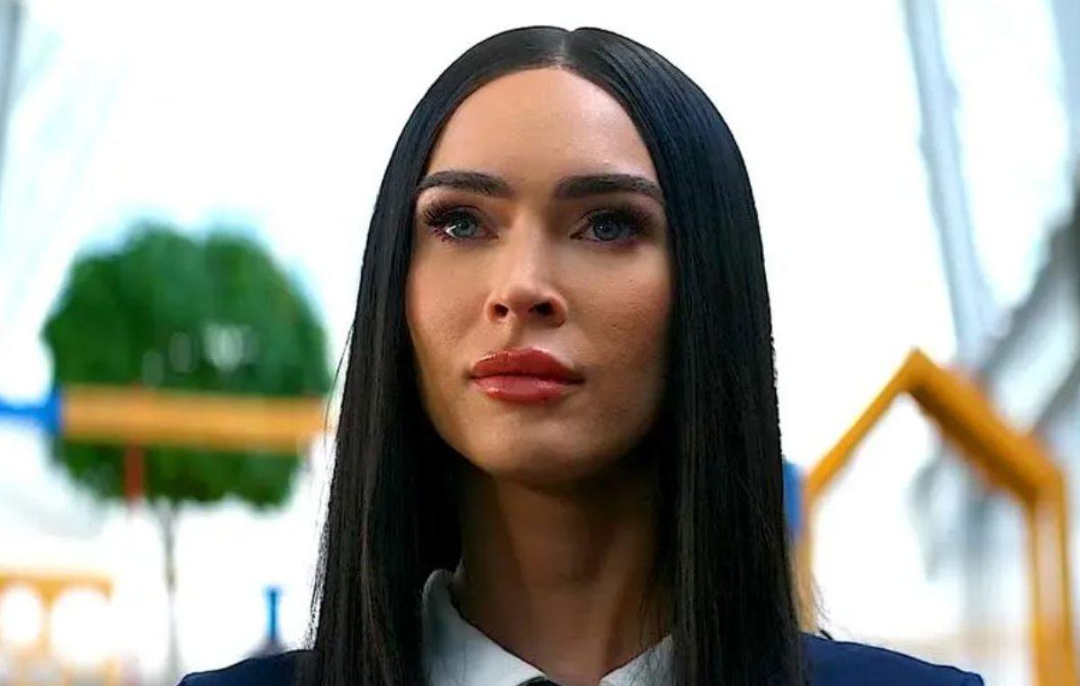 Quali sono i poteri di Megan Fox in Subervience, ecco le abilità dell’androide Alice